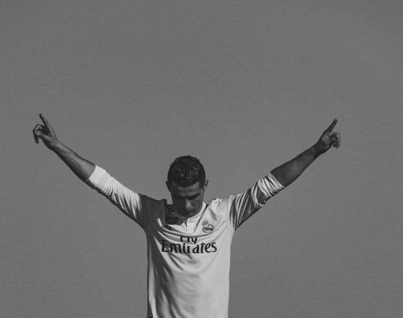 PrawIitox's tweet photo. Imágenes de Cristiano con la equipación del Real Madrid 2018/19 justo antes de irse a Italia.

Nunca fueron publicadas oficialmente. https://t.co/DTxYYgSxTu