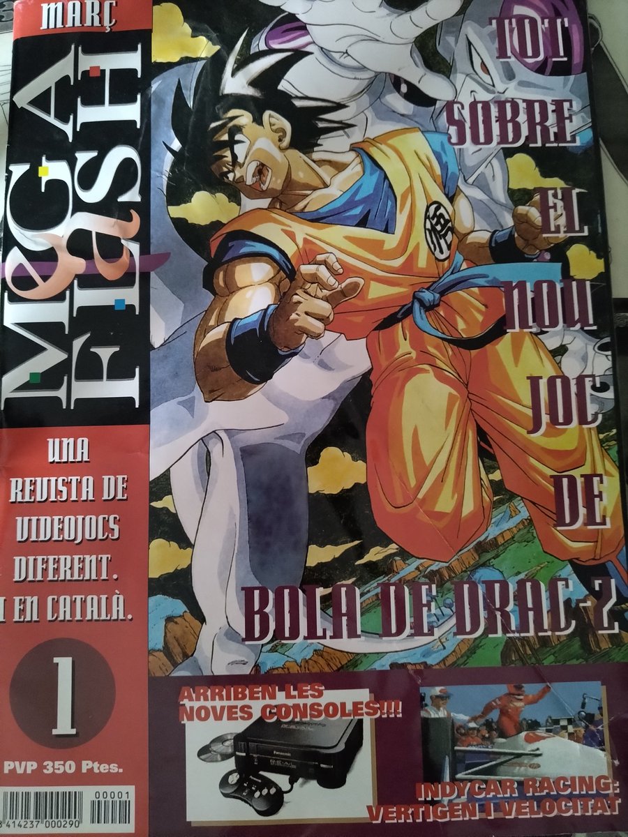 loTxus's tweet image. He trobat les revistes de la #MegaFlash a casa mons pares. La primera revista de videojocs en català @VaDeJocs