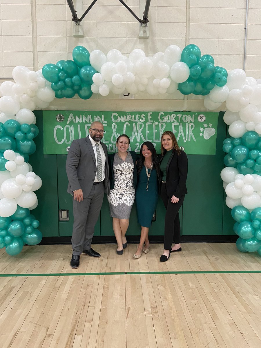 GhsSmart's tweet photo. An amazing day @GortonHS ! @MrMoralesAP @RcollinsJudon @shaggura @quezada1229 @YonkersSchools 💚🙌🏻🎓 https://t.co/UDXrC7UXnE