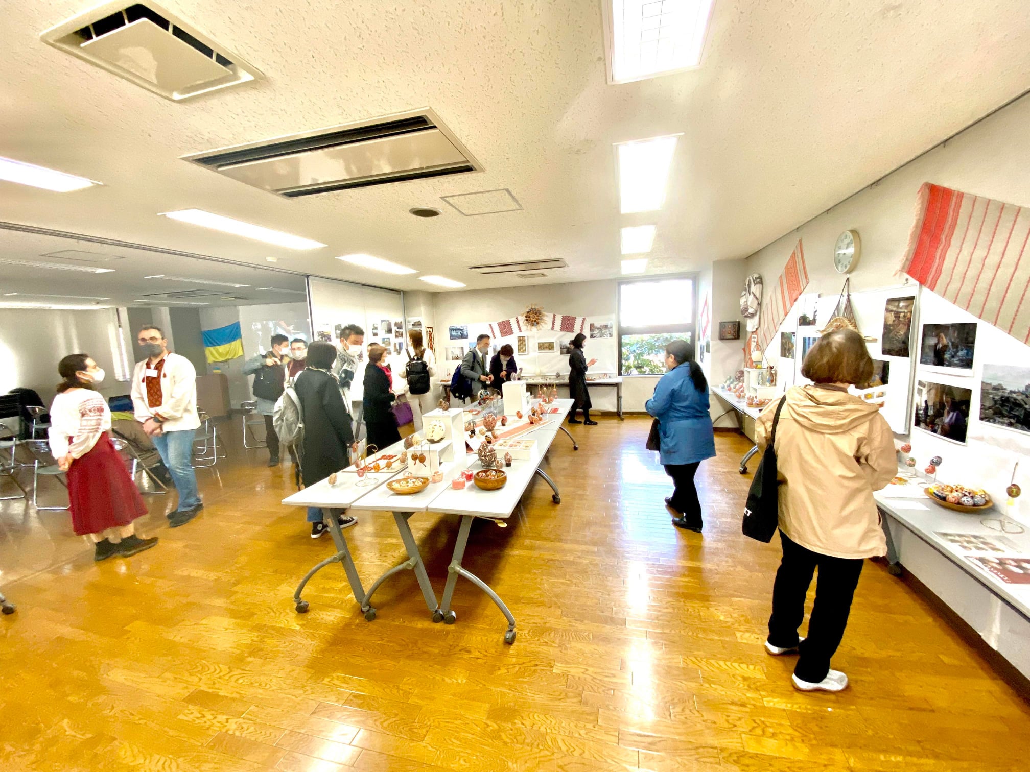 Stand With Ukraine In Japan Al Twitter 3月日に開催されたチャリティーアート展にご来場頂いた皆様 誠にありがとうございました 0名以上の方にご来場いただき ウクライナ人道支援の為の皆様からのご寄付は 552 150円も集まりました プィーサンカの