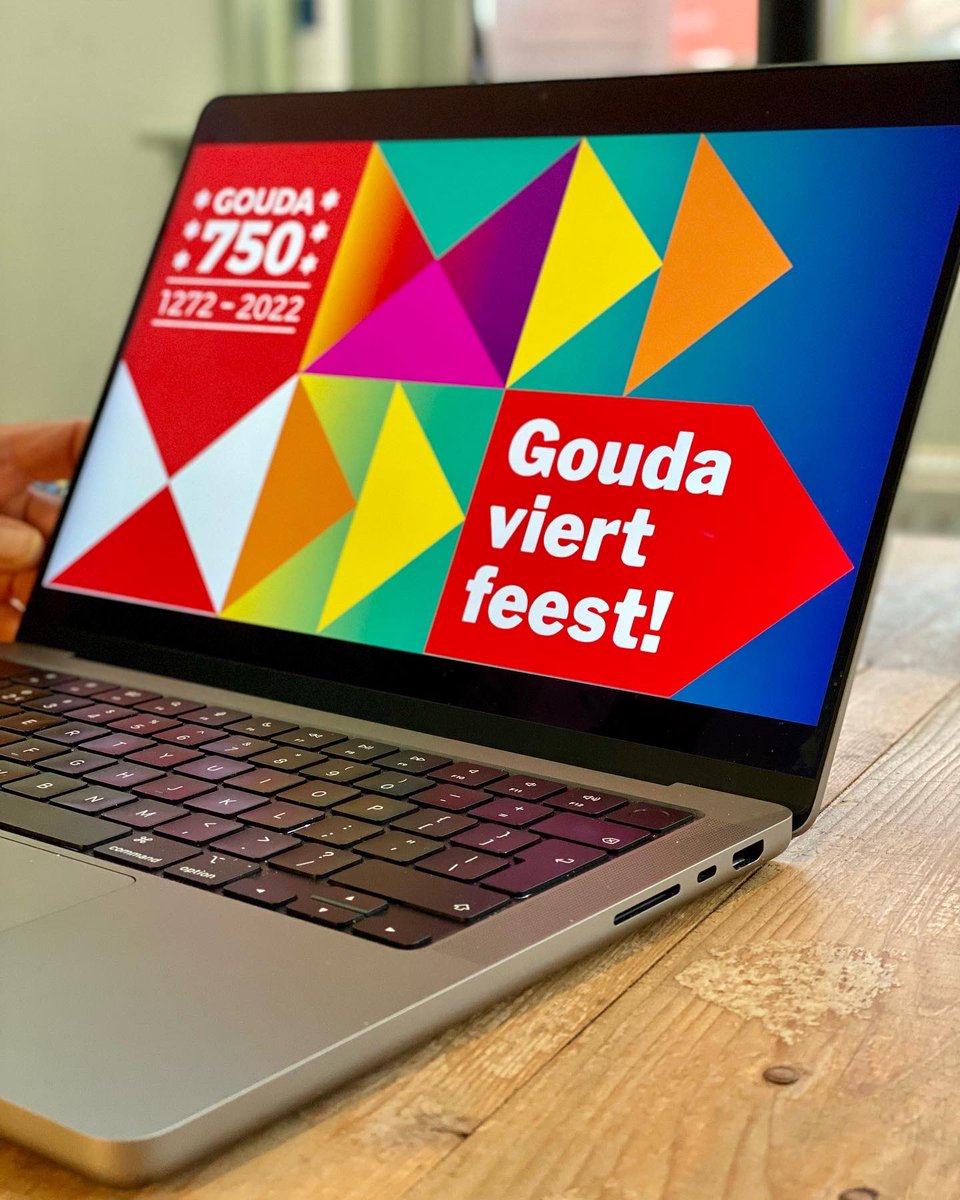 3MW_ontwerp's tweet photo. Overleg op het hoofdkwartier van @gouda750jaar. π¦πΉ Het is nu aftellen naar de feestperiode dat in april startβ¦ Daarna 6 maanden lang feest! π₯³
π Check alvast het boordevolle feestprogramma op π https://t.co/AlIy94GRPZ
#grafischontwerp #campagnestijl #superteamwork π
#gouda https://t.co/qzyiiTYshL