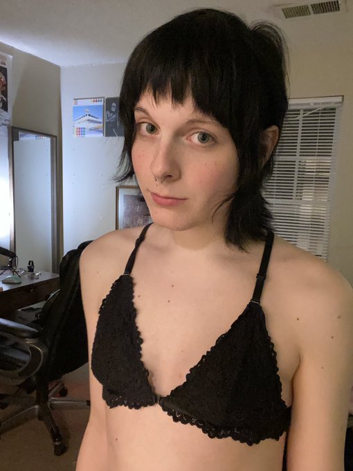 2 pic. I promise lewd stuff is coming lol https://t.co/xdB98mgnMf