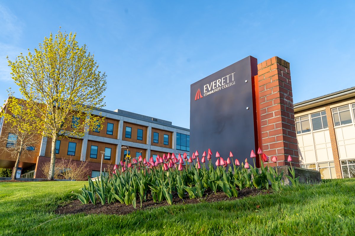 EverettCC's tweet photo. There's still time to register for Spring quarter, Trojans! Check the class schedule to find the class you need: https://t.co/O3Y2stVQvb https://t.co/txpE5XrLtt