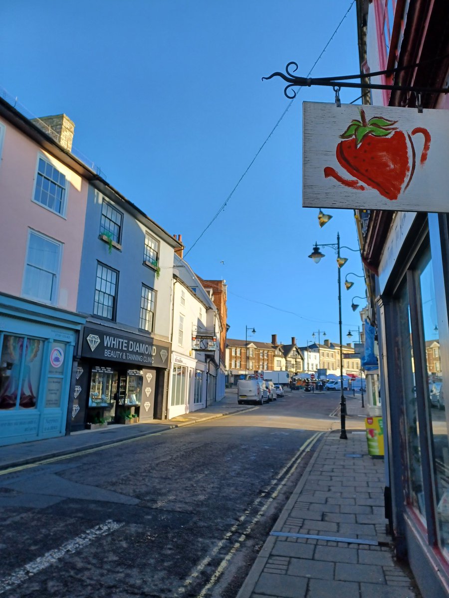 Spring is a superb time to <a href="/VisitSudbury/">VisitSudbury</a> ! We're in full bloom, grab a bite at one of our many independent cafes, pubs or restaurants and take a stroll and explore our ancient Market town and meadows 

Drop into <a href="/moreSudbury/">Sudbury Visitor Information Centre</a> to tailor your visit! 
sudburytowncouncil.co.uk/visit