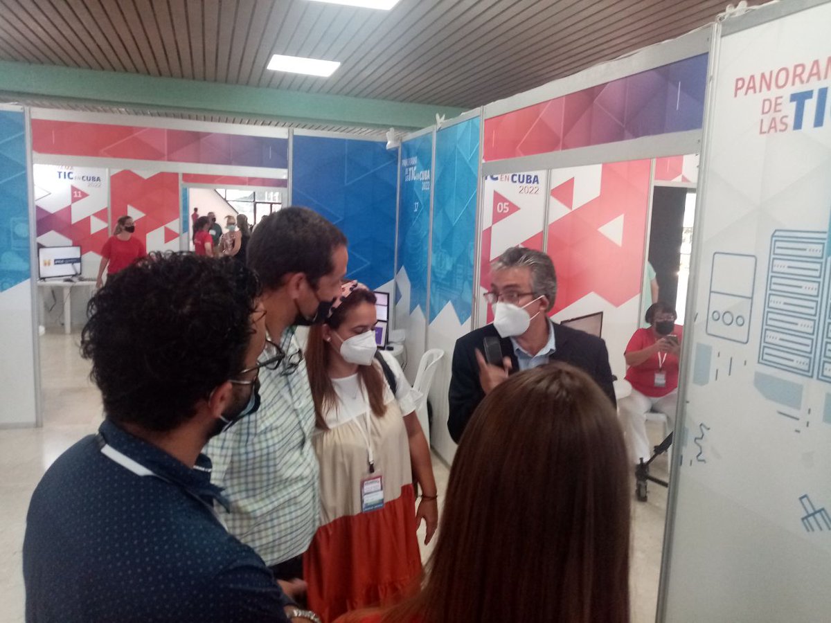 Proyecto ERGOMove de <a href="/CujaeInf/">Inf_CUJAE</a> del grupo de Optimización presentando su producto al <a href="/afeblese/">Ailyn Febles</a> presidenta UIC y a <a href="/Wilfre_GV/">Wilfredo González Vidal</a> ViceMinistro del <a href="/MINCOMCuba/">Ministerio de Comunicaciones Cuba</a> 
<a href="/AleRoseteS/">Alejandro Rosete Suárez</a> @HumbeDiazCUJAE