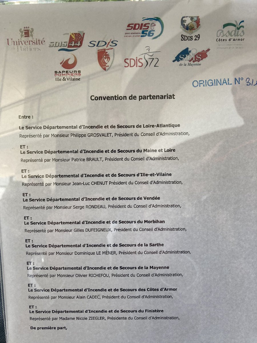 MNooruddine's tweet photo. Officialisation de la convention MIO (Mutualisation Incendie de l’Ouest) entre 9 SDIS des Pays de la Loire et de Bretagne et l’Université de Poitiers.Quand l’expertise du terrain travaille avec la Recherche pour des compréhensions nouvelles liées au système Feu.@SDIS_49 https://t.co/25tKCECWJy