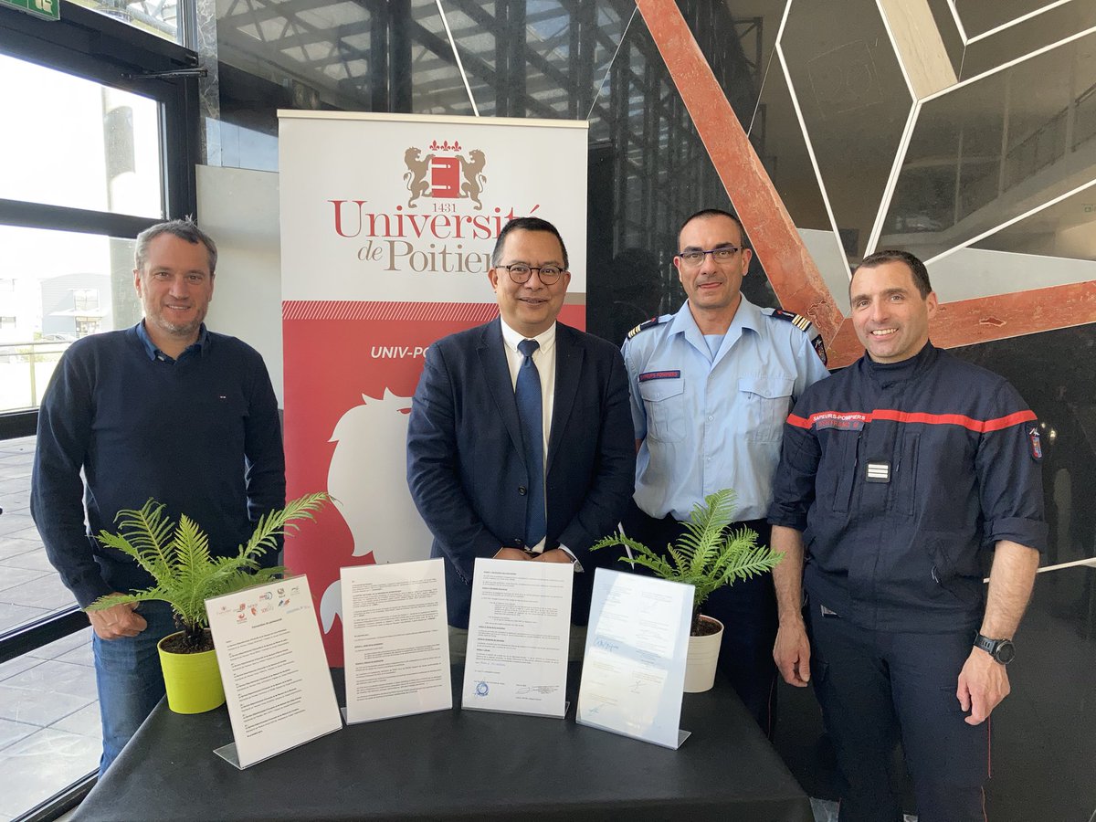 MNooruddine's tweet photo. Officialisation de la convention MIO (Mutualisation Incendie de l’Ouest) entre 9 SDIS des Pays de la Loire et de Bretagne et l’Université de Poitiers.Quand l’expertise du terrain travaille avec la Recherche pour des compréhensions nouvelles liées au système Feu.@SDIS_49 https://t.co/25tKCECWJy