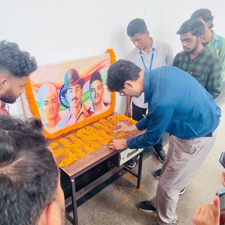 Kraantidhara's tweet photo. 1. Campus March
2. Documentary
3. Public speaking program on saheed diwas 
#ravenshawuniversity
#SaheedDiwas
#bhagathsingh
#SukhdevThapar
#Rajguru https://t.co/uQYsnfd74K