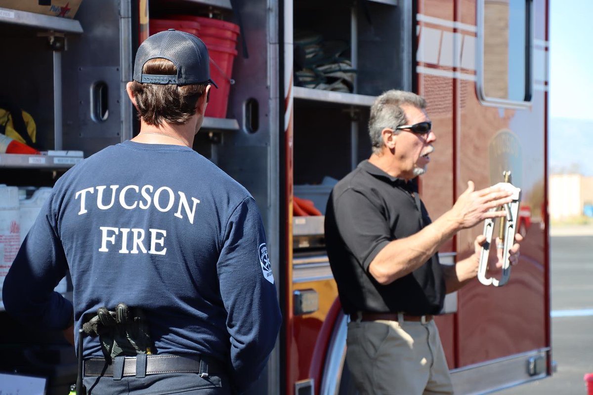 TucsonFireDept's tweet photo. HAZMAT TRAINING π¦ β οΈ The Tucson Public Safety Safety Academy AND #TucsonFire are hosting our regional partners for hazardous materials technician training. The life of a firefighter, always learning, always improving! π©βπ #TFD #GRFD #NWFD #RVFD #RMFD #SEFD https://t.co/lUdqehNvdz
