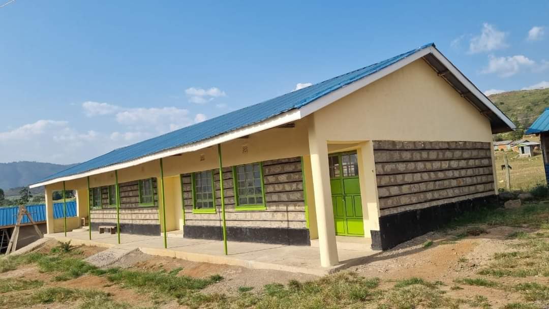 Araap_Sang's tweet photo. Inspected the ongoing construction of Kalyet ECDE centre in Chemelil Chemase ward, Tindiret Sub County. #Winchit https://t.co/Cva7Zqphrz