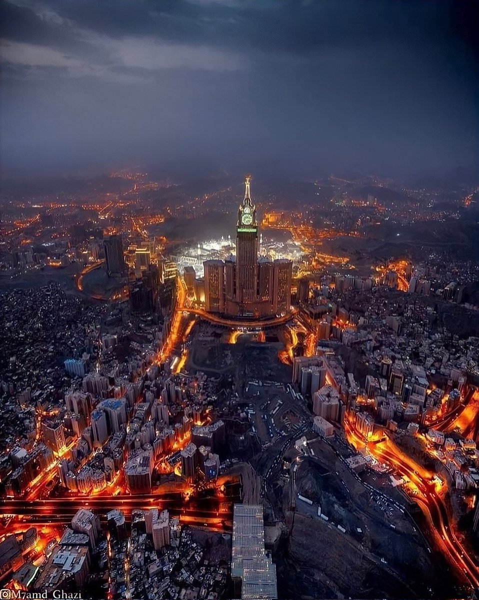 Al__Quraan's tweet photo. Is there anything more beautiful than this, Tell me? #Mecca  https://t.co/I4VtQu31Z0