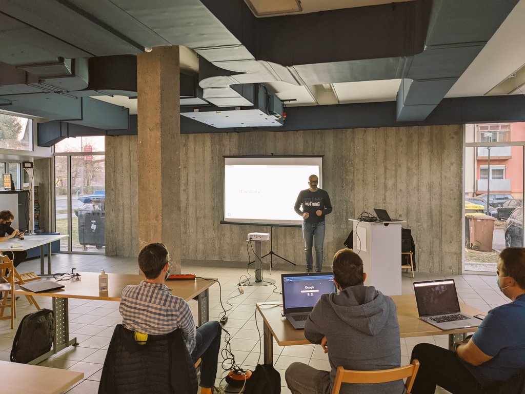 ʎ3ʞʍoן tweet media