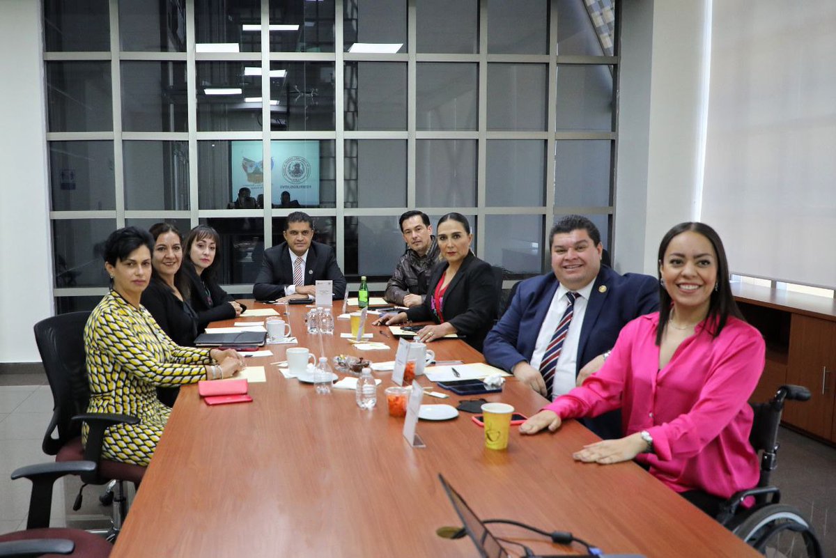 jmvalerapiedras's tweet photo. Iniciamos actividades legislativas en una productiva reunión de trabajo, con mis compañeras y compañeros del @GLPRI_Hidalgo. 

Reafirmamos nuestro compromiso con la ciudadanía hidalguense de seguir trabajando para todas y todos. https://t.co/7RIrcxTo9M
