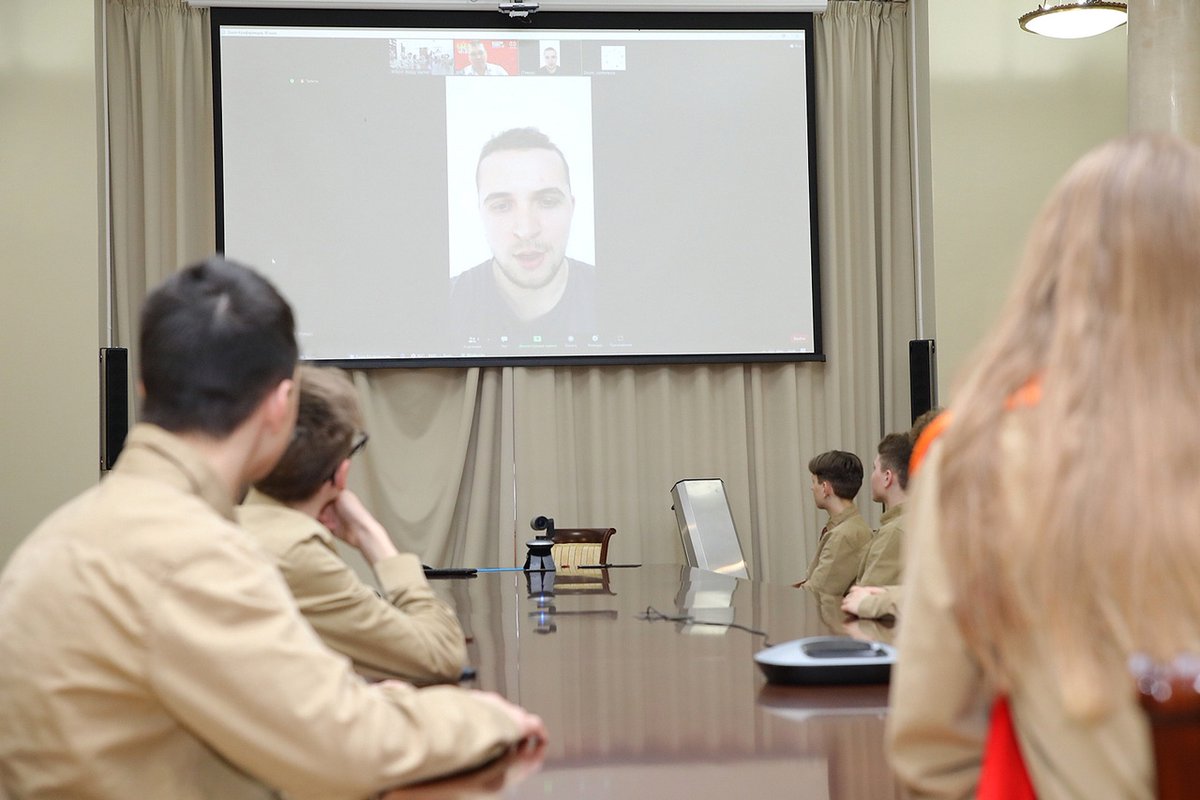 Спортивная мотивация от олимпийца. Артековцы пообщались с хоккеистом Тимуром Биляловым - патриотам.рф/sportivnaya-mo…