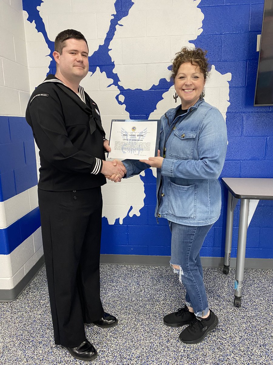 Bobcats_CHS's tweet photo. CHS Career Navigator, Mrs. Quinn, receives a letter of appreciation from the United States Navy.
#WeAreCambridge https://t.co/gGDQlF9XYe