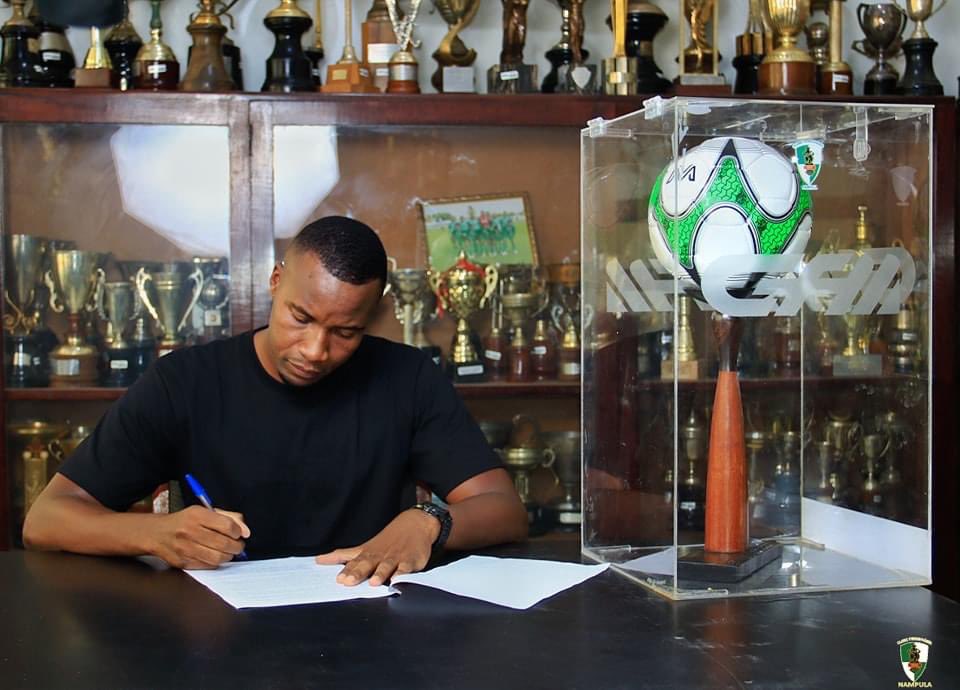 CF_Nampula's tweet photo. Semana de repaso de fichajes

Manuel Fernández “Maninho” se incorpora a nuestro equipo para esta temporada de la Moçambola. 

¡Bienvenido al Nampula Maninho! Un matador en el área ⚽️

#NampulaManda 🟢⚪️
#TheProduct https://t.co/DB7M8nMaFp