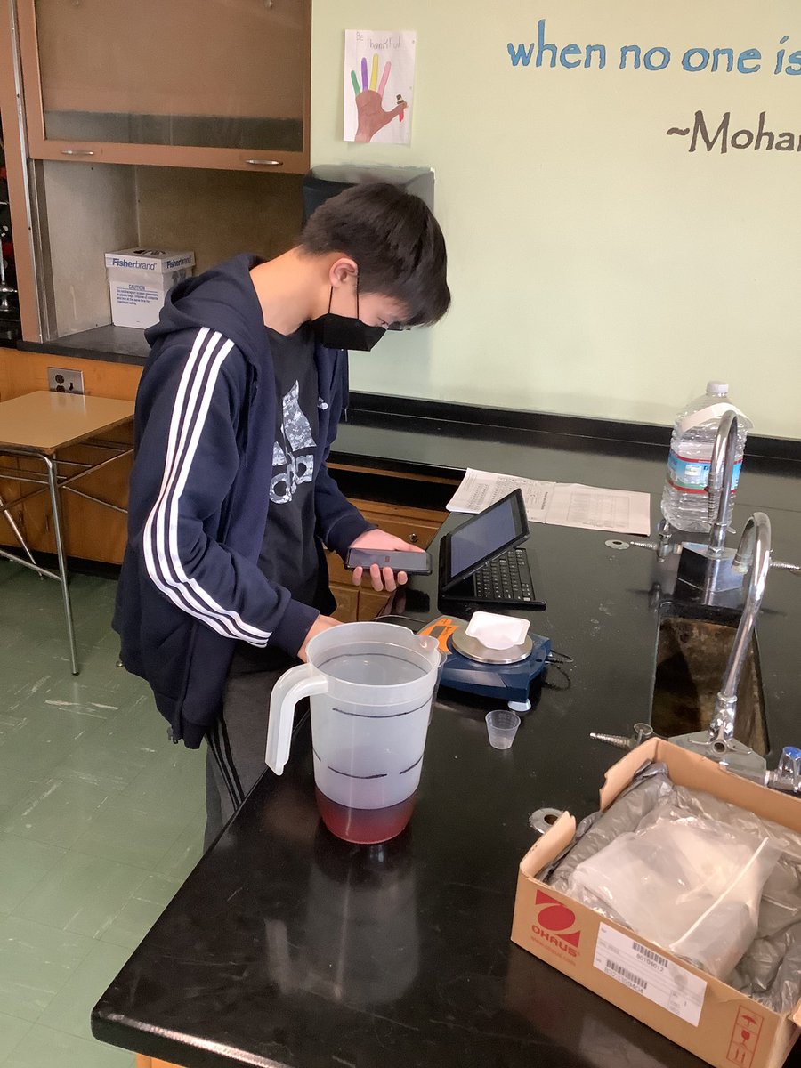MrGendels's tweet photo. Today we’re making iced tea to further our understanding of solutions in chemistry. Students make different solutions and compare diluted ice tea to concentrated. #mineolaproud https://t.co/MPoRM5SbAc