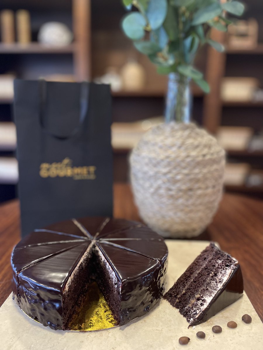 Para los amantes del chocolate esta delicia va alegrar tu día. Encuéntralo solo en nuestra cafetería Meet Gormet.  

Reservaciones: 097 937 8181 

#postres #meetgourmet #jwmarriottquito