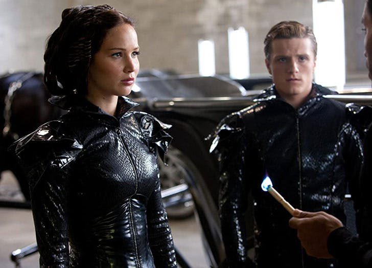 maudesbookclub's tweet photo. Happy 10th anniversary to #TheHungerGames 🏹
It is one of the best YA dystopian novels to ever be adapted!
Take our quiz to find out how well you know the franchise: https://t.co/itGJO5462J
May the odds be forever in your favour 🙏🏼 let us know your score.
#TheHungerGames10 https://t.co/xoAEv5YoY9