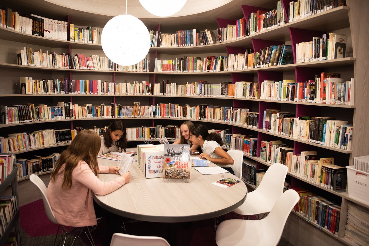 LyceeCalgary's tweet image. Did you know that there are over 13,000 English, French &amp;amp; Spanish publications in the Amy Pollard Memorial Library at #LycéeCalgary? There really is something for everyone! 📚 📚 📚 #lovereading #learnfrench #frenchschool #lyceecalgary #aefenetwork #yycfrench #frenchyyc