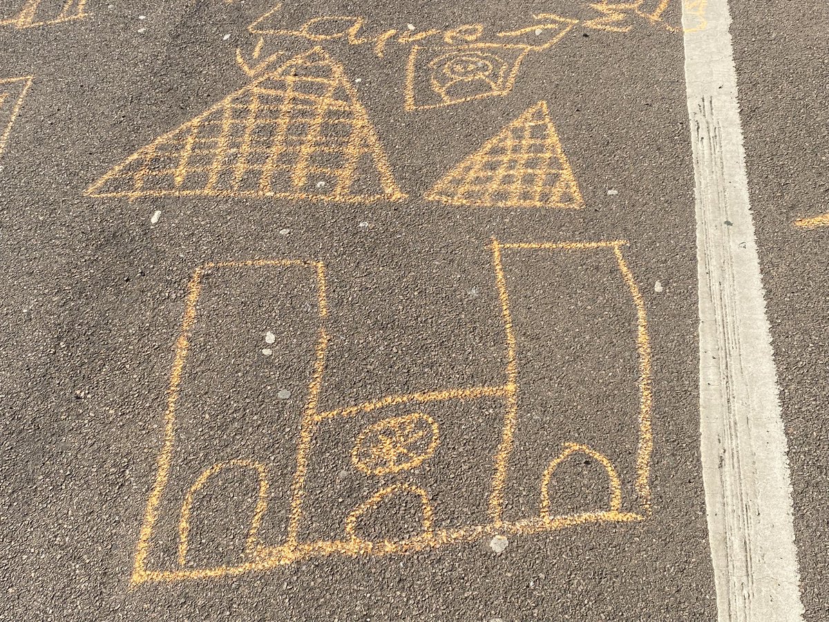 BraeviewML's tweet photo. We had the weather and we fancied some sightseeing so we made our own tour de Paris #outdoorlearning #LanguageLearning #literacymatters #culture @BraeviewAcademy @tay1plus2 https://t.co/gZUSLHxnK0