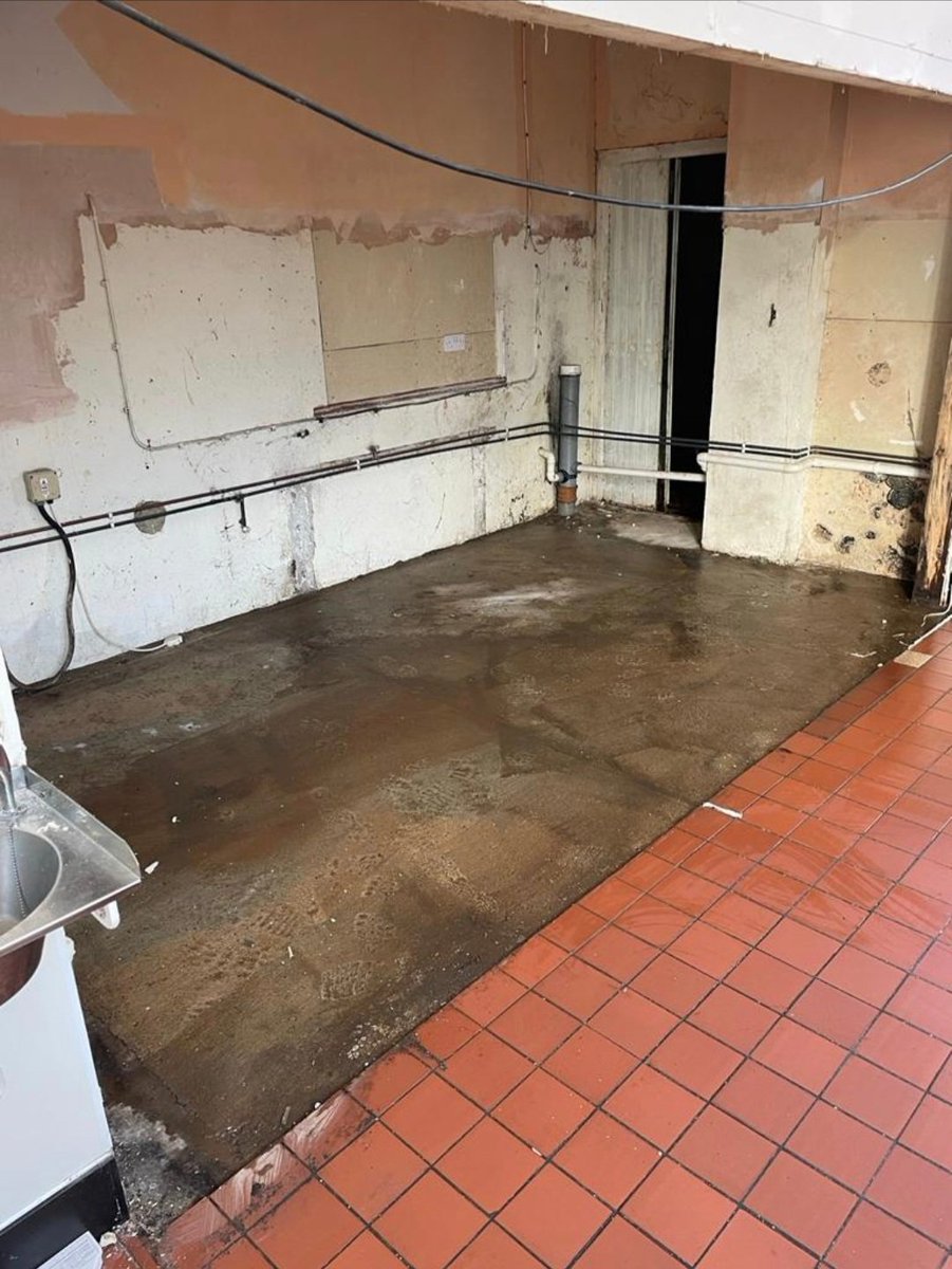 AwardRAC's tweet photo. Day one on site at a Devon Hotel 

Two trailers dropped off early AM so no disruption to trading. Install team have started to remove the old cold rooms ready for the new bespoke rooms to be installed

Completed project pictures to follow 

https://t.co/Usl2azo8Qf
#Refrigeration https://t.co/0DsFgWgLyh