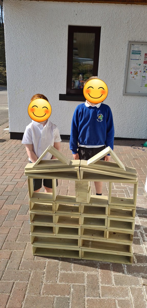 These 2 were budding builders this afternoon with our new outdoor blocks. It was wonderful to listen to their discussions around strategy and what to build.
#YoungBuilders #looseParts #DYW