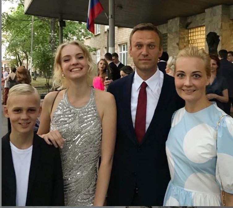 Где живут дети навального. Семья навального. Дочь алексея навального. Дочь навального учится в стэнфордском университете. Где живут дети навального.