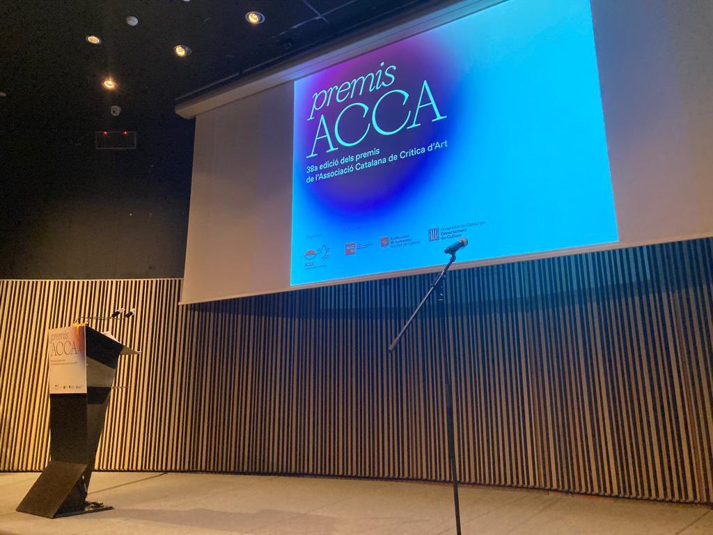 macmataro's tweet photo. #PREMISACCA
Tot preparat per començar l’acte de lliurament dels #premisacca @ACCAcritics a l’Auditori del @MACBA_Barcelona 📍
Molta sort a tots els finalistes 💐 https://t.co/bMlOHYL67j
