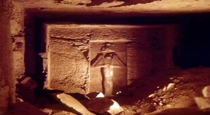 archaeoworld18's tweet photo. An Archaeologist Found The Ancient Tomb of The God Osiris?! – Right Under The Sphinx https://t.co/Gnwo1K3BfP https://t.co/KLTDyWtgCn