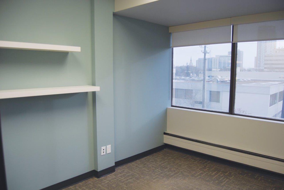KickMediaInc's tweet photo. Lonely working from home or need a bit more space? Join @KickMediaInc  and Backstreet Creative on 124 Street! We have 2 private offices and a dedicated desk in the common area available. Check out our listing:
https://t.co/PG3qLeJR0y https://t.co/S4v4YBoMrf