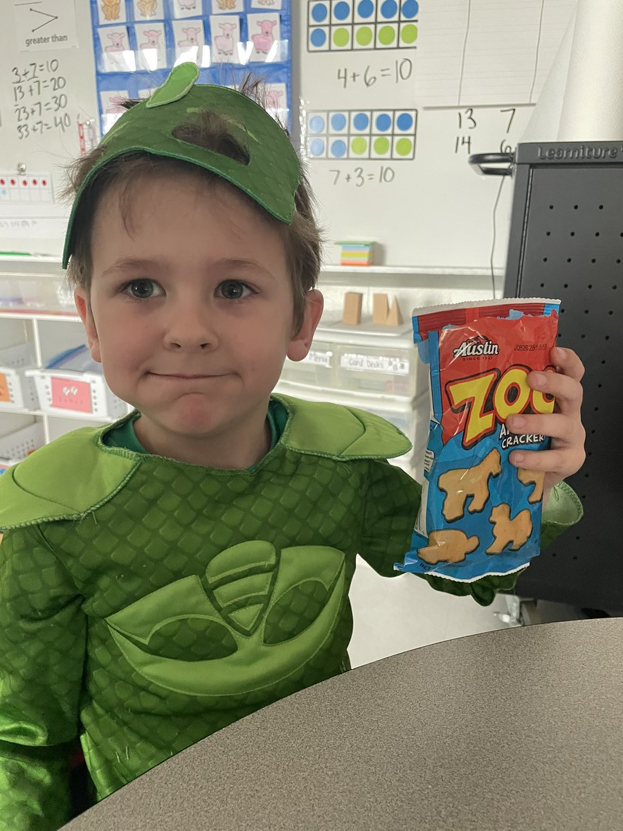 loadsoffunin121's tweet photo. Animal Costumes, Animal Crackers & Animal Tracks for #Right2ReadWeek πΆπ±π°π¦π» https://t.co/u59QUQqBUP