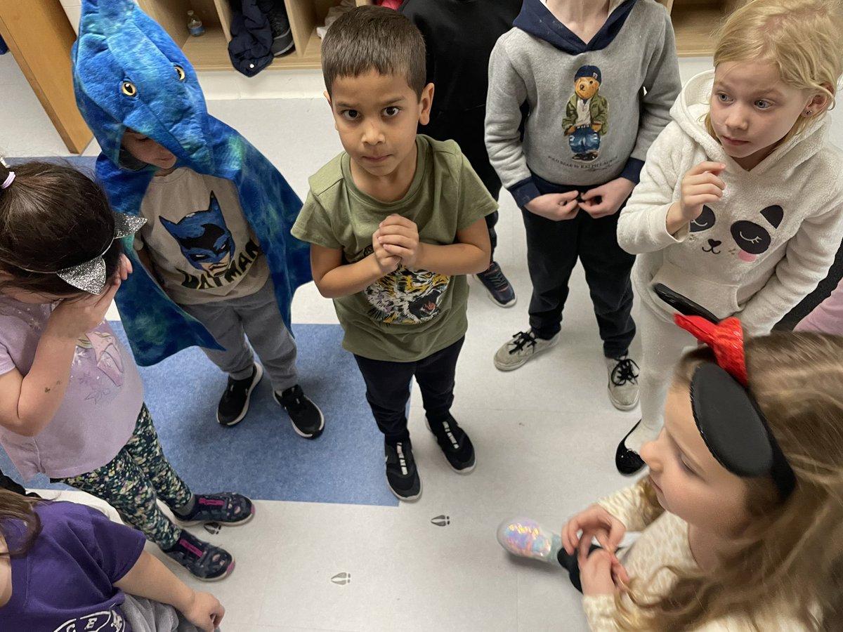 loadsoffunin121's tweet photo. Animal Costumes, Animal Crackers & Animal Tracks for #Right2ReadWeek πΆπ±π°π¦π» https://t.co/u59QUQqBUP