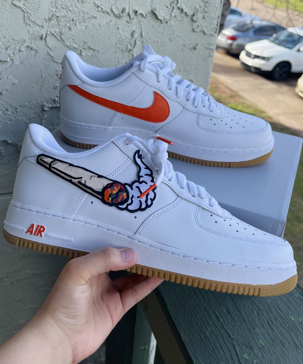 AquilanoBrianna's tweet photo. Wood you mind? 💨
custom wood AF1 on gum bottoms 🔥 #LanoDidIt #customforces #customAF1 #backwoods #stoner #smoke https://t.co/LhSfIgA8ee
