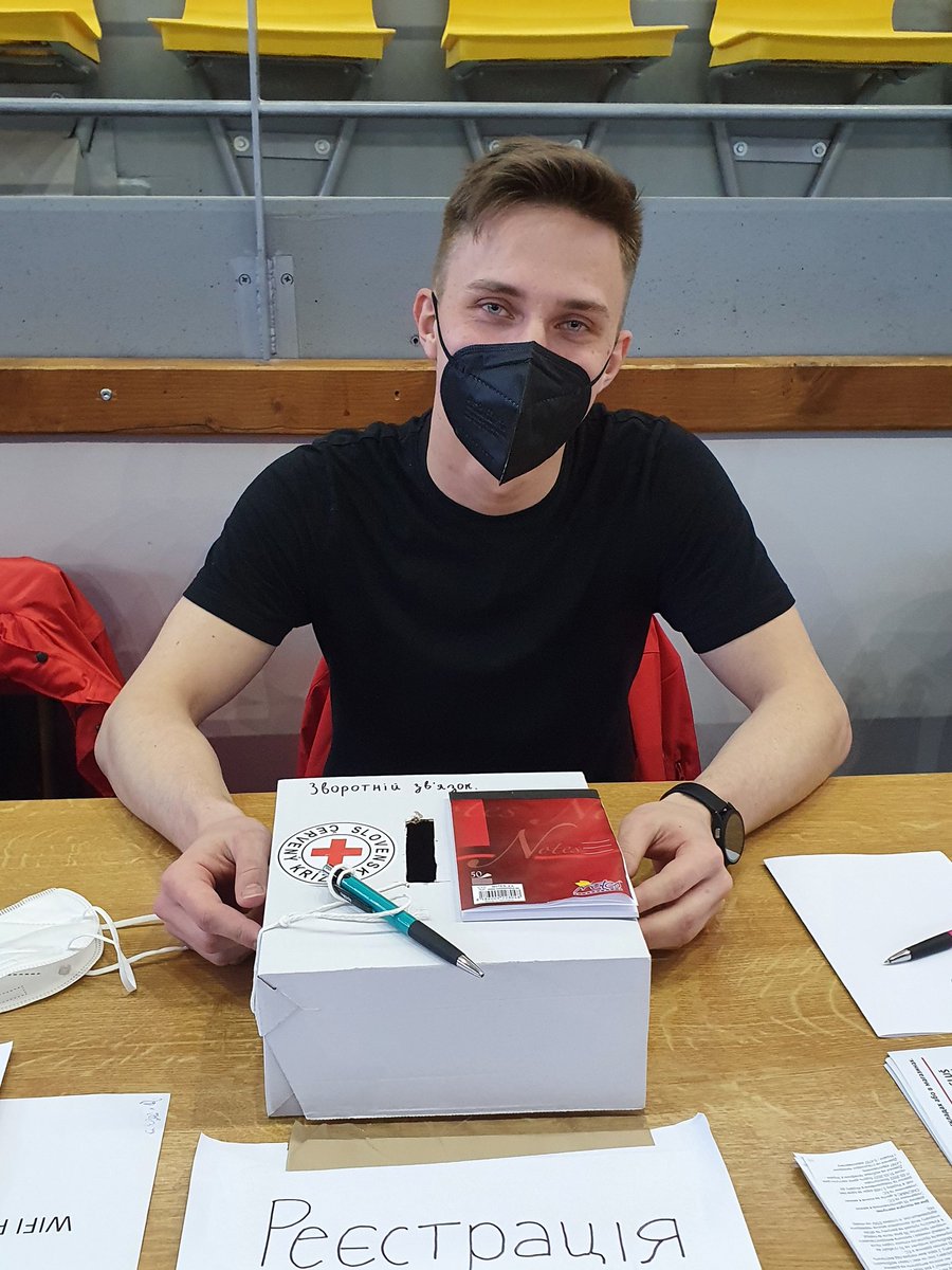 Information can save lives! Slovak Red Cross providing displaced persons with information that is helping them understand their options and facilitating their journey. #RedCross #Slovakia #Ukraine