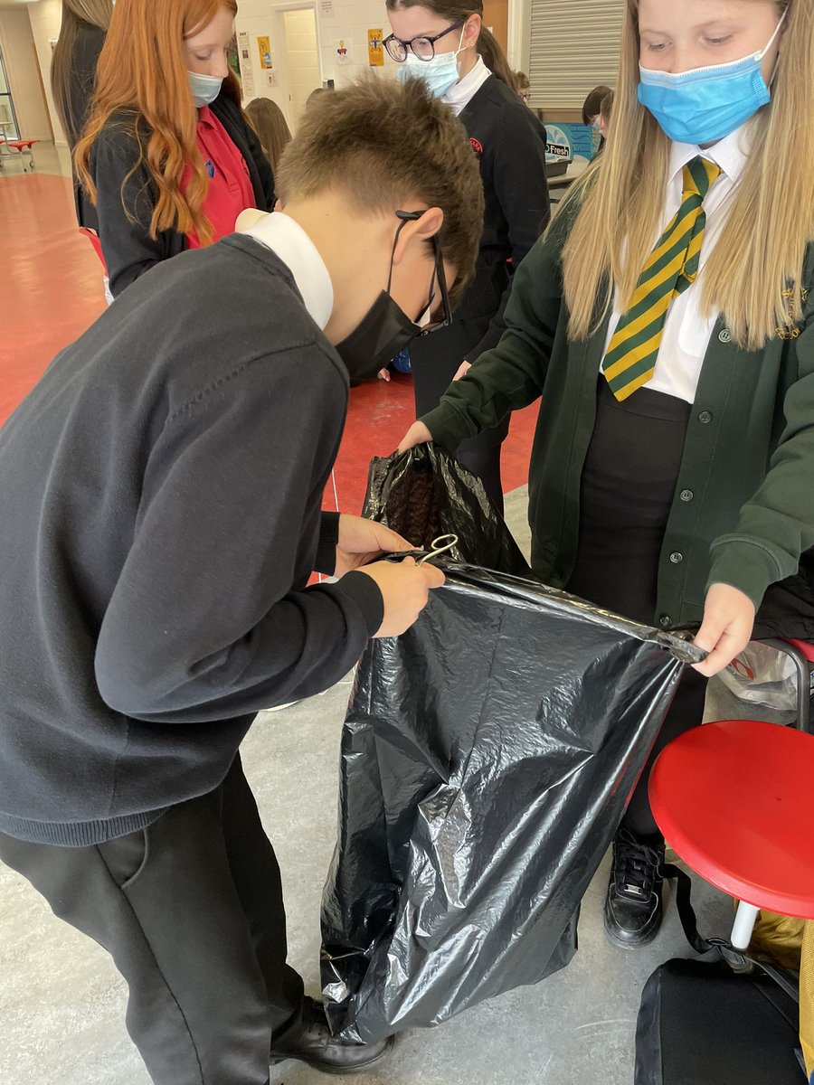 LGS1183's tweet photo. Fantastic morning with Group 1 of our P7 pupils from @UnderbankPri @CarmichaelPrim1 @LanarkPrimary @RigsidePS @CJPS18 @stmaryspsnc @BraeheadS at our Enterprise Challenge!! #teamworkmakesthedreamwork https://t.co/F5UiYNeQC6