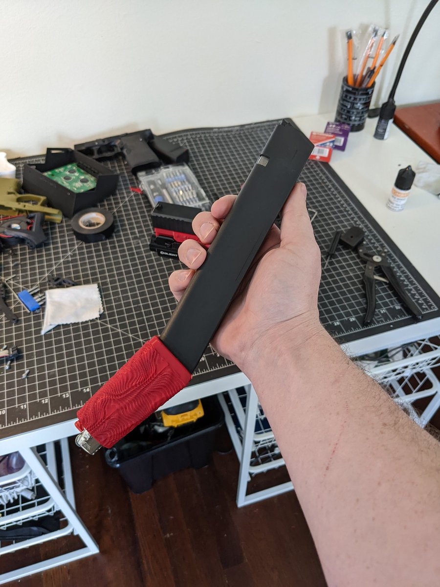 chairmanwon's tweet photo. Tactical glong lighter engage!

Your move magpul https://t.co/6pi1mbXFWn