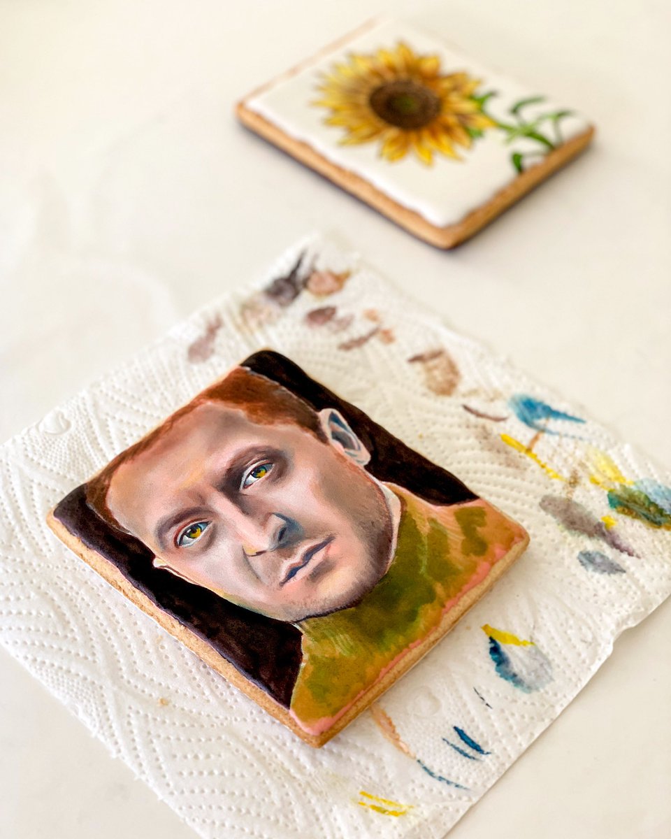 NoresLaura's tweet photo. ”I need ammunition, not a ride.” @ZelenskyyUa #cookieart #StandWithUkraine #PeaceForUkraine https://t.co/fW1mTBa4Mw