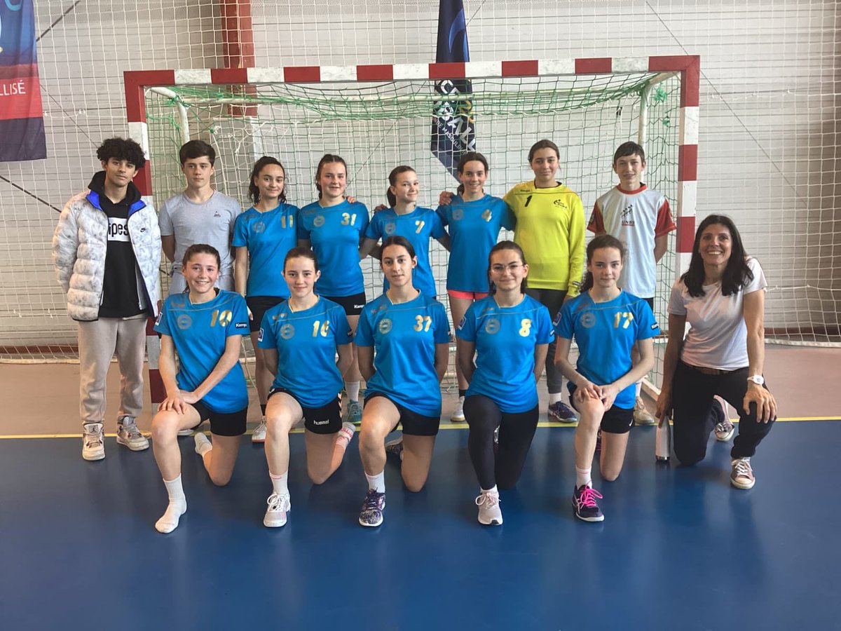 LaBarousse's tweet photo. Médaille 🥉 de bronze pour les filles de la SSS handball 🤾 au championnat académique 👏 @DSDEN65 @actoulouse @UNSSToulouse https://t.co/lqAEYZ1fRY