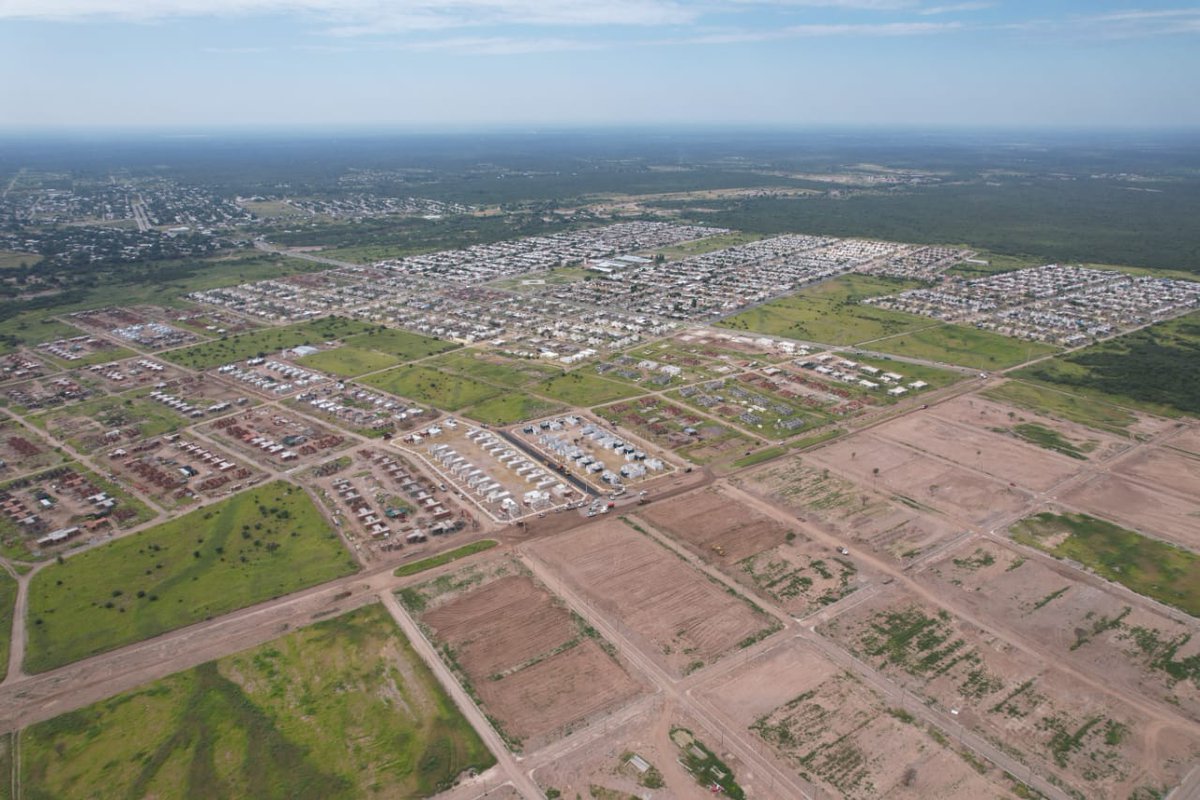 MinHabitatAR's tweet photo. Allí mismo se están construyendo 540 lotes con servicios que permitirá el acceso al suelo urbano de calidad en la provincia y obras del programa #PROMEBA. https://t.co/OPrFEboROD