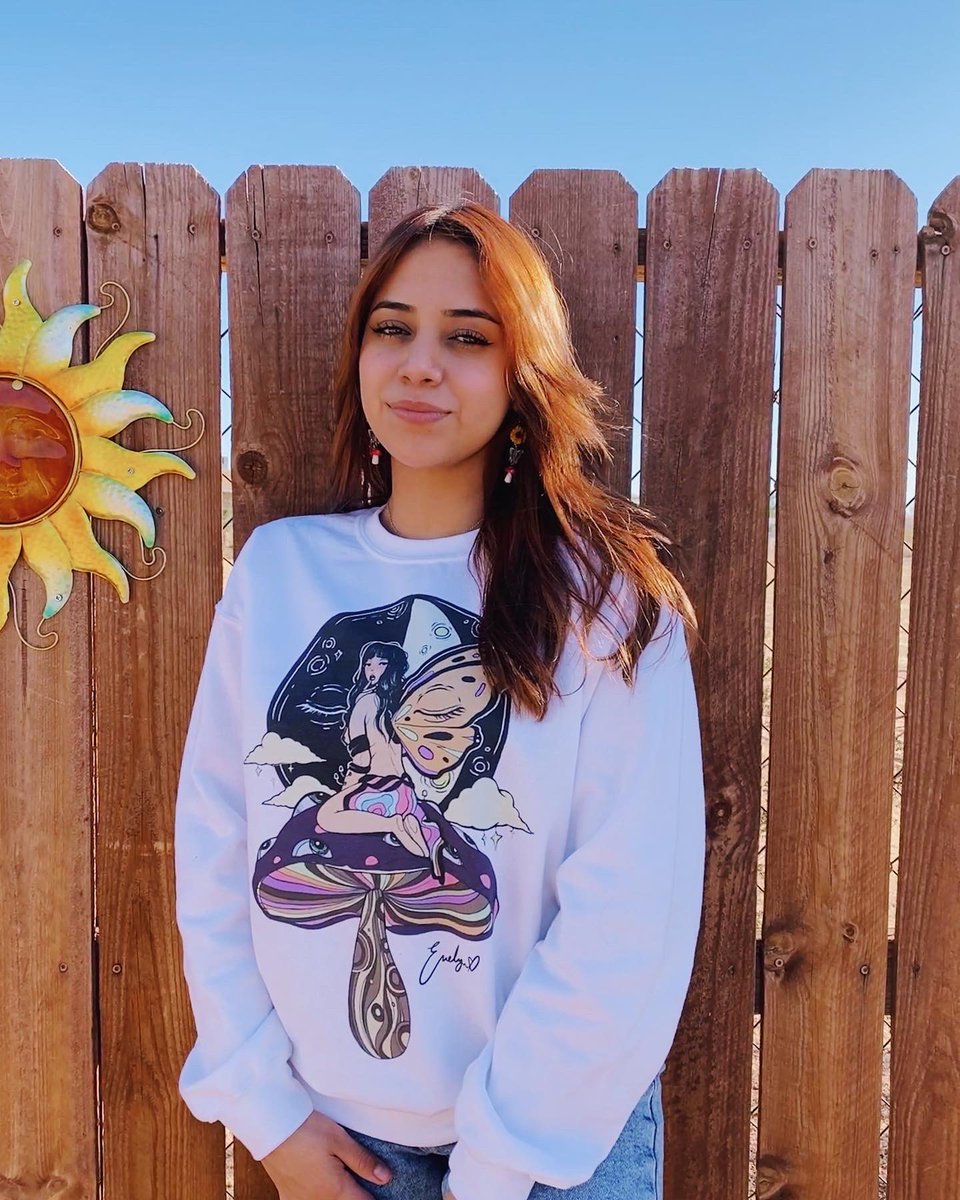 evalunartt's tweet photo. Just me and my art ☁️🧚🦋 https://t.co/hFhIbZxEoa