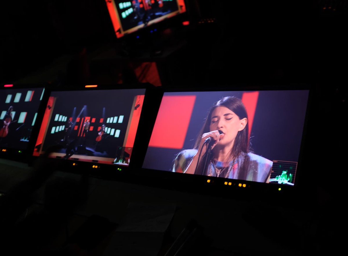 Enregistrement du jour pour Canal + 
#boitenoire

À mes côtés  la merveilleuse Mathilde Sternat et mon frère musical 
<a href="/ThomasMonica/">Thomas Monica</a> ♥️

<a href="/canalplus/">CANAL+</a> #backstage