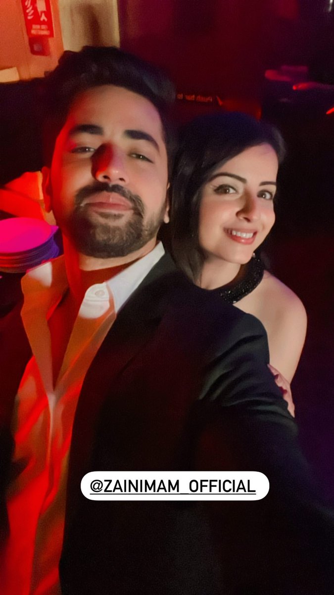 niya_dev's tweet photo. OMGGGGG I NEED HELPPP. 😩😭

#ShrenuParikh #ZainImam https://t.co/nlGmqlQoDL