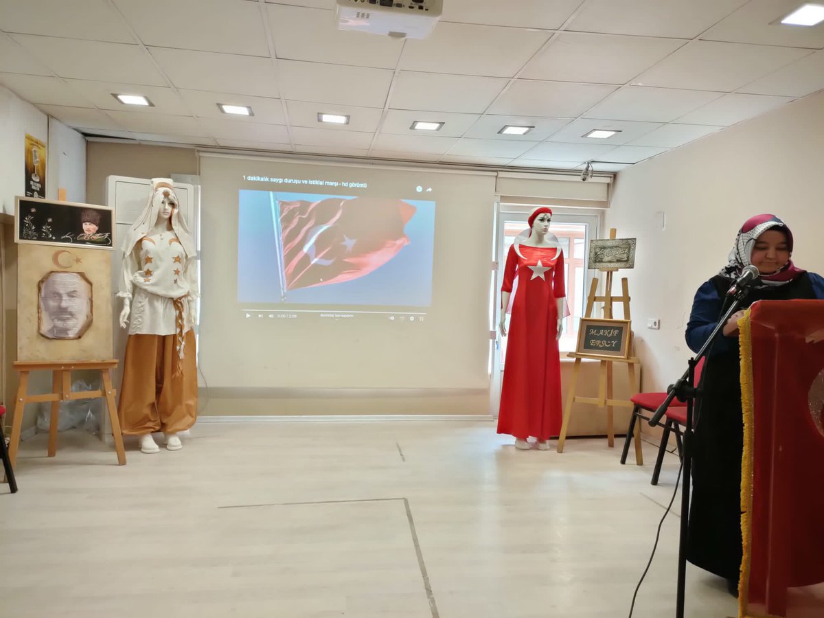 aso_hem's tweet photo. Kurumumuz ;Anadolu Yolunda "Yüreklerde Akif Dillerde Hürriyet" temalı İstiklal Marşı ve Mehmet Akif Ersoy sergisi ve şiir dinleti programından .. Emeği geçen öğretmenlerimize ve Kursiyerlerimize emeklerinden dolayı teşekkür ediyoruz.@sdulger43 @yilmaznazif @mebhbogm @Aydin_MEM https://t.co/9XFwHfJUH8