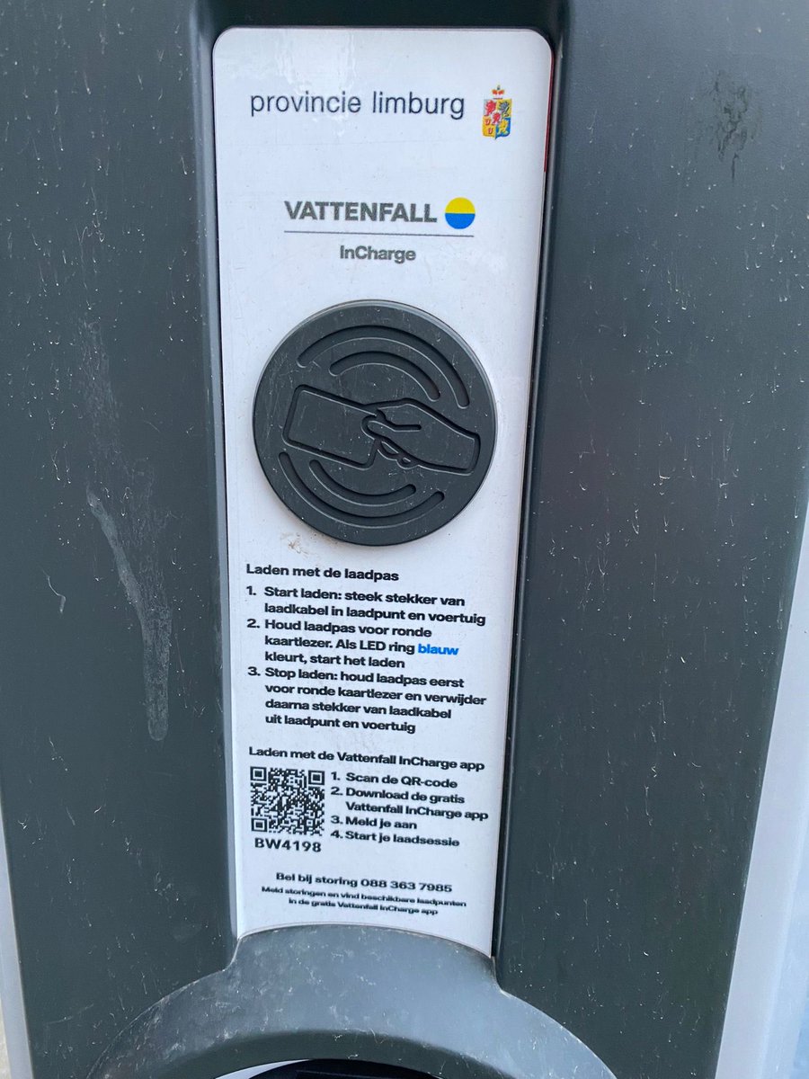 RFW_C's tweet photo. @VattenfallNL Laadpaal aan de Mariagardestraat in Roermond.
Voor mij te laat, ik laad thuis wel verder. https://t.co/p06K5i6ftY