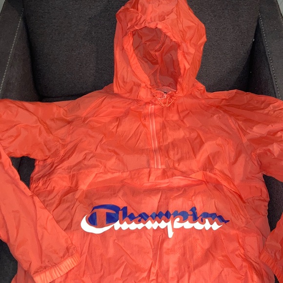 2real2bliked's tweet photo. So good I had to share! Check out all the items I'm loving on @Poshmarkapp #poshmark #fashion #style #shopmycloset #champion #nike: https://t.co/6jljUOJ5kG https://t.co/vFdzqrFaR2