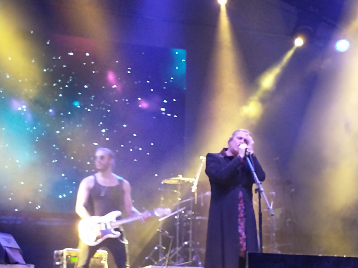 Aquí también estuve 😅 <a href="/LunaOlivia/">Olivia Luna ✨</a> . Es una suuuper líder. Mueve a todo sus músicos muy bien.