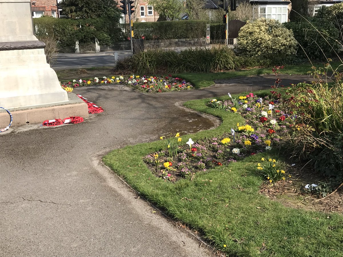 HaleBloomin's tweet photo. Superb work at the Hale Soldier war memorial garden - great team work with the SpruceUp &amp; Bloomin’Hale teams #bloomingmarvellous https://t.co/ECbOsUXtjQ