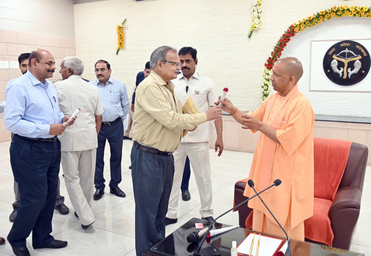 लखनऊ में यूपी जर्नलिस्ट्स एसोसिएशन अध्यक्ष जीसी श्रीवास्तव, महामंत्री राधेश्याम लाल कर्ण, उपाध्यक्ष आदित्य सिंह, पूर्व महामंत्री सर्वेश सिंह, नेशनल यूनियन आफ जर्नलिस्ट्स (इंडिया) उपाध्यक्ष त्रियुगनारायण तिवारी ने मुख्यमंत्री योगी आदित्यनाथ से मिलकर उन्हें बधाई, शुभकामनाएं दी।