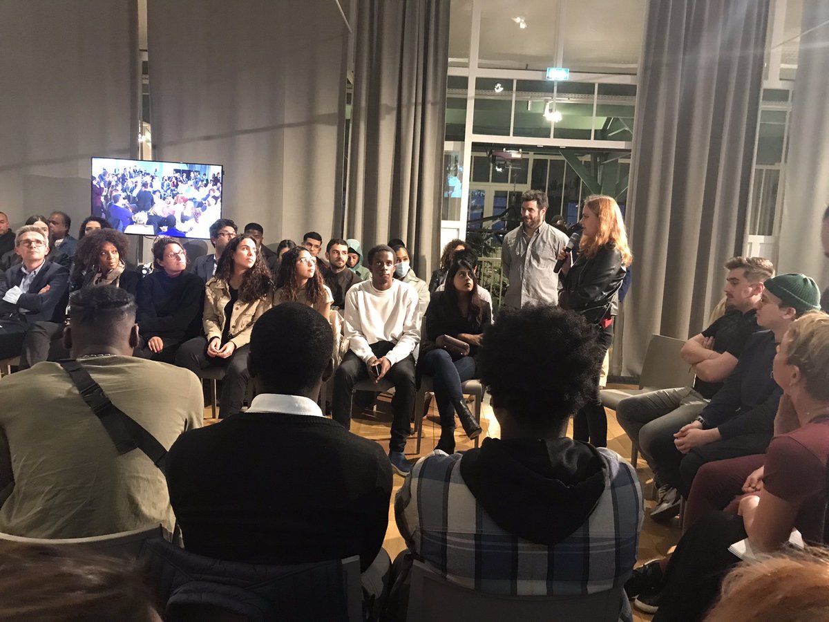 Je suis venue parler de nous les jeunes : les entreprises ne sont pas assez indulgentes, elles se méfient des jeunes gens et ne veulent pas les former. Les entreprises, les élus… c’est eux qui doivent s’adapter à nous ! #2022avecnous